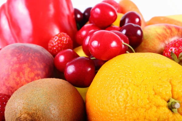 Свежие фрукты и овощи, здоровое питание — стоковое фото