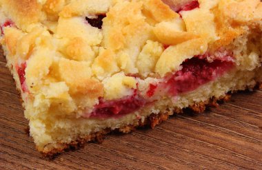 Taze pişmiş Maya kek çilek ahşap tablo