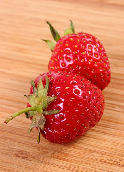 Fresh strawberry on wooden surface — Stock Photo, Image