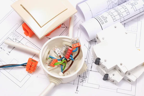 Components for electrical installations and construction diagrams — Stock Photo, Image