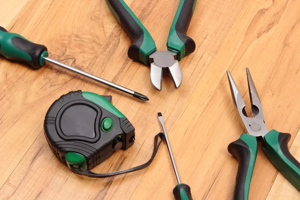 Herramientas de trabajo para ingeniero en superficie de madera, tecnología — Foto de Stock