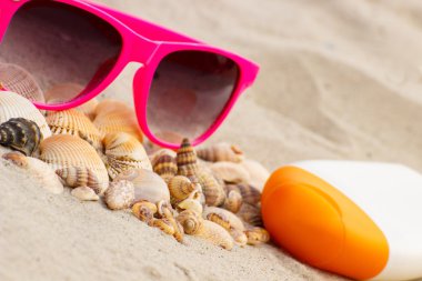 Mevsimlik kavramı, yığın kabukları, güneş gözlüğü ve güneş losyonu