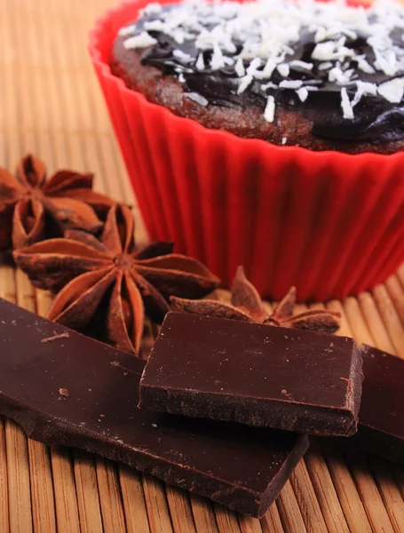 Muffins com coco desidratado, chocolate e anis — Fotografia de Stock