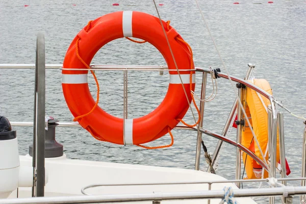 Yachting, orange lifebuoy on sailboat — Stock fotografie