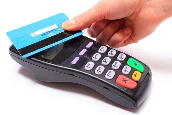 Hand einer Frau, die mit kontaktloser Kreditkarte bezahlt, nfc-Technologie — Stockfoto