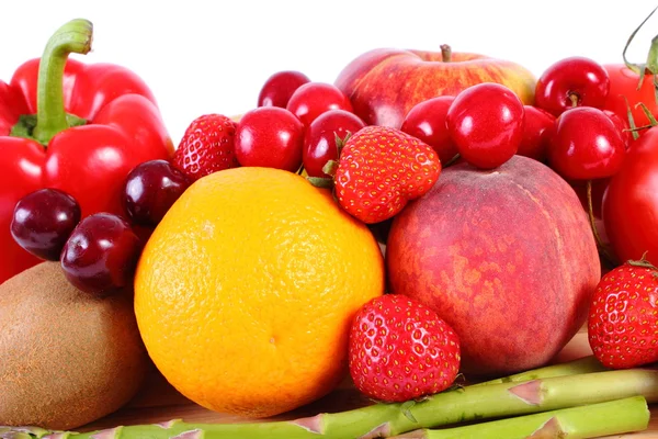 Свежие фрукты и овощи, здоровое питание — стоковое фото