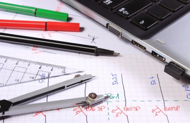 Elektrik diyagramları, çizim ve dizüstü bilgisayar aksesuarları