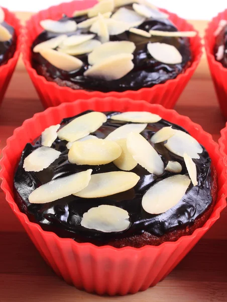 Chocolate muffins with sliced almonds — Stock Photo, Image