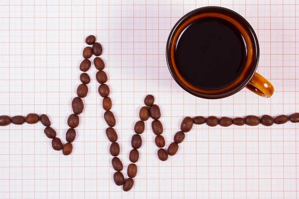 Cardiograma linha de grãos de café e xícara de café, medicina e conceito de saúde — Fotografia de Stock