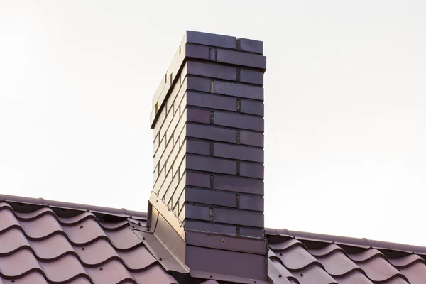 Brown chimney on roof of house — Stock Photo, Image