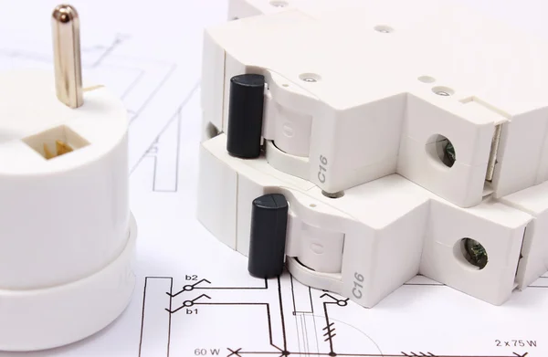 Enchufe eléctrico y fusible en el dibujo de construcción de la casa —  Fotos de Stock