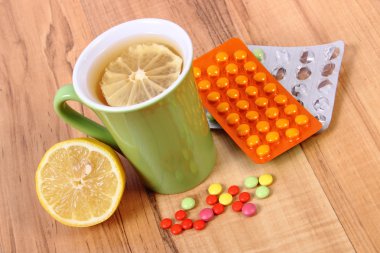 Hap ve limonlu için soğuk algınlığı, grip ve akıntısı tedavisi sıcak çay