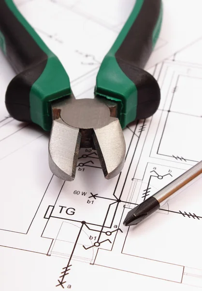 Metal pliers and screwdriver on electrical construction drawing of house — Φωτογραφία Αρχείου