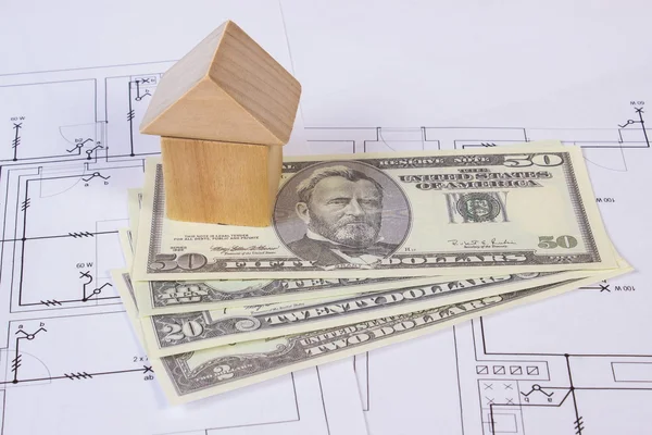Casa di blocchi di legno e valute dollaro su disegno di costruzione, concetto di casa di costruzione — Foto Stock