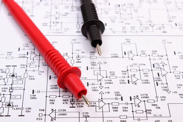 Elektronik Baskılı devre kartı ve multimetre kablo diyagramı