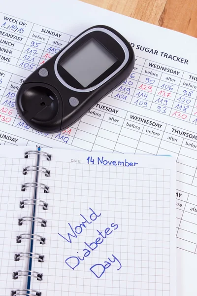 Dia mundial da diabetes em caderno, resultados de medição de açúcar — Fotografia de Stock