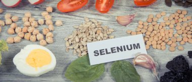 Sağlıklı besin maddeleri ve çeşitli malzemeler kaynak olarak doğal selenyum, diyet lifleri ve diğer mineraller.