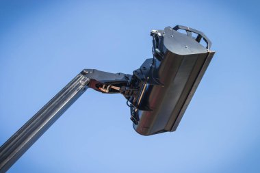 Saman balyalarını taşımak için kullanılan endüstriyel ya da tarımsal yükleyici makine. Hidrolik ve pnömatik mekanizma. Teknoloji