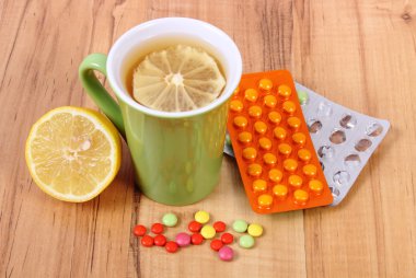 Hap ve limonlu için soğuk algınlığı, grip ve akıntısı tedavisi sıcak çay