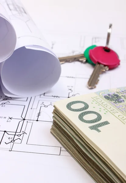 Heap of banknotes, keys and electrical diagrams on drawing of house — Stock Photo, Image