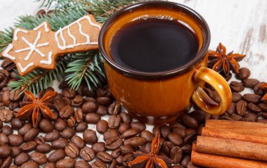 Taze zencefilli kurabiye, fincan kahve ve Hububat, baharat, Noel zamanı