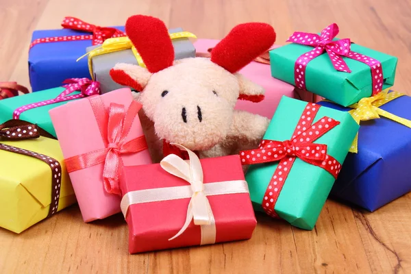 Plush reindeer with colorful gifts for Christmas or other celebration — Stock Photo, Image