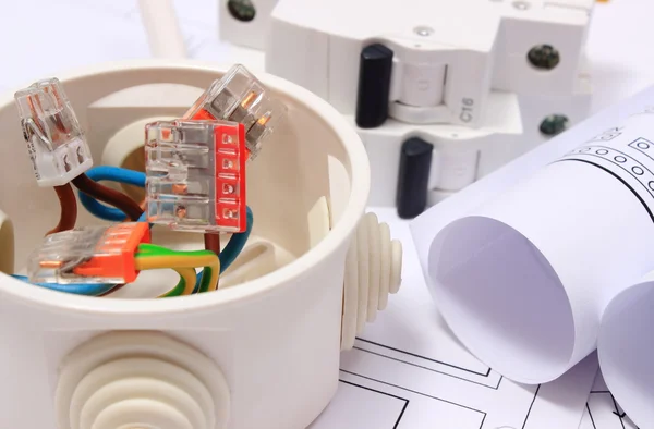 Boîte électrique, diagrammes et fusible électrique sur dessin de construction — Photo