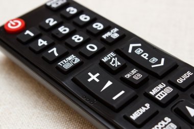 Televizyon için uzaktan kumanda üzerindeki düğmeler