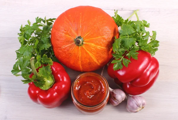 Sauce of pumpkin in glass jar and ingredients on wooden table — Φωτογραφία Αρχείου