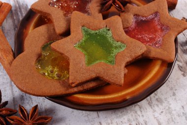 Vitray gingerbread eski ahşap arka plan, Noel zamanı üzerinde