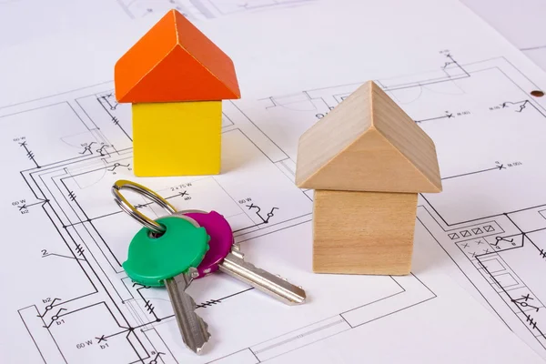 Houses of wooden blocks and keys on construction drawing of house, building house concept — Stock Photo, Image