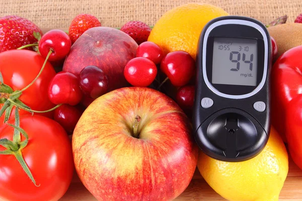 Glucometer con frutas y verduras, nutrición saludable, diabetes — Foto de Stock