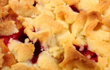 Taze pişmiş Maya kek çilek ile