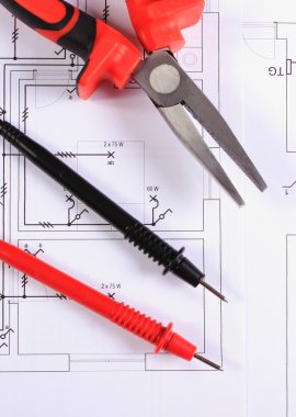 Multimetre ve iş aracı çizim inşaat kabloları