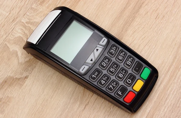 Terminal de pagamento, máquina de cartão de crédito na mesa, conceito de finanças — Fotografia de Stock