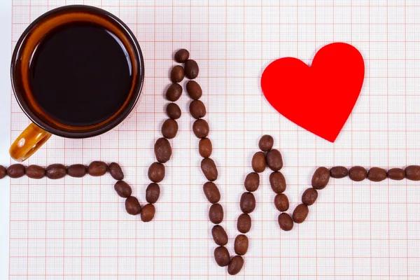 Cardiograma linha de grãos de café, xícara de café e coração vermelho, medicina e conceito de cuidados de saúde — Fotografia de Stock