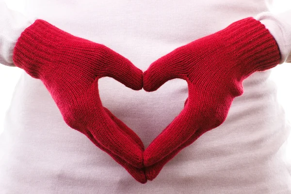 Ruku v vlněné rukavice, které jsou uspořádány do tvaru srdce, symbol lásky — Stock fotografie