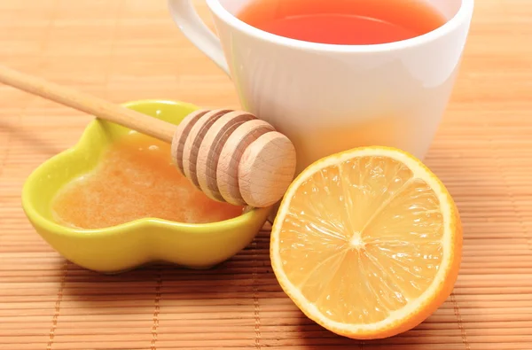 Kopp friska te med honung och citron — Stockfoto