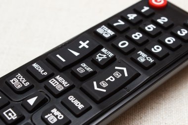 Televizyon için uzaktan kumanda üzerindeki düğmeler