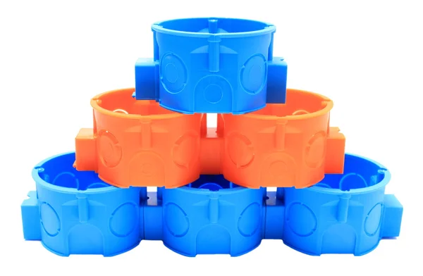 Stack di scatole elettriche blu e arancione. Fondo bianco — Foto Stock
