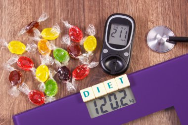 Elektronik banyo Baskülü ve Şeker Ölçüm sonucu ölçüm ve renkli şekerler, diyabet, zayıflama ve tatlılar yemek azaltma ile