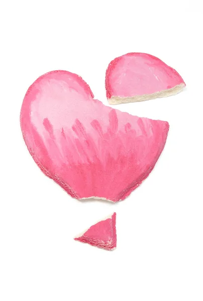 Valentijn gebroken hart van zoutdeeg op witte achtergrond — Stockfoto