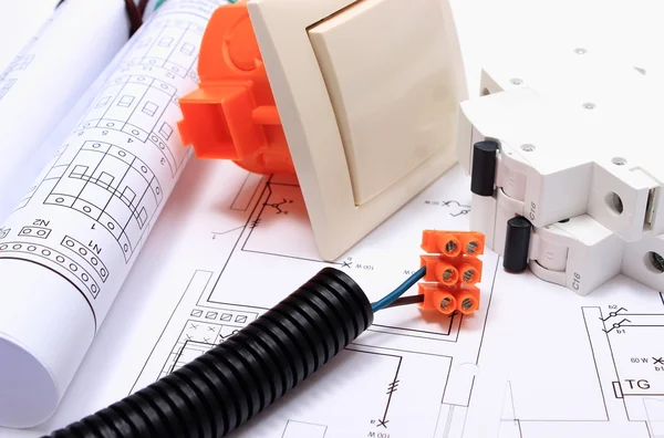 Componentes para instalaciones eléctricas y diagramas de construcción — Foto de Stock