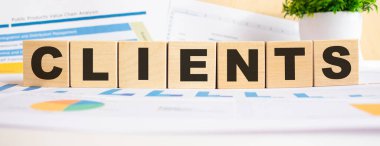 Tahta küplerdeki sözcüğün müşterisi. Geçmişi bir iş diyagramı. Finans kavramı