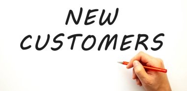 Kalemle el yazısıyla yeni kesiciler. Beyaz arka planda izole edilmiş. İş konsepti.