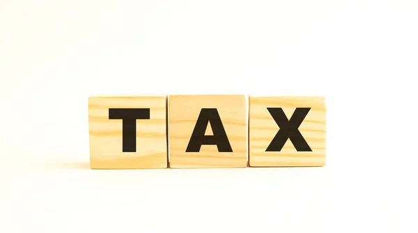 Palavra Tax Cubos Madeira Com Letras Isoladas Sobre Fundo Branco — Fotografia de Stock