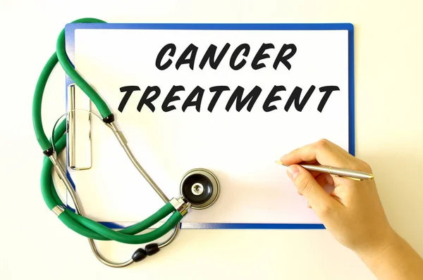 Medico Iscrizione Trattamento Del Cancro Nel Documento Cartella Stetoscopio Sfondo — Foto Stock