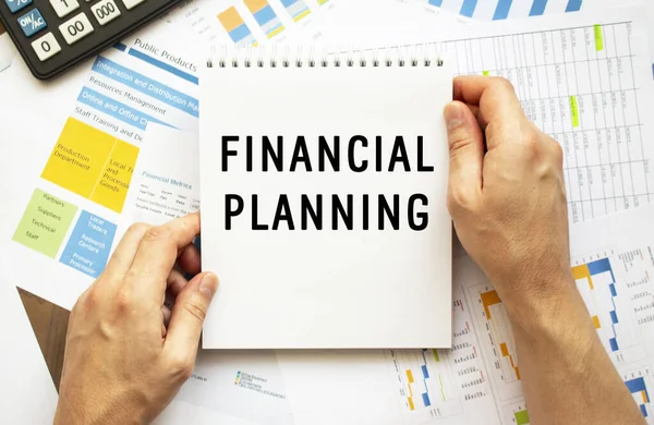 사업가는 Financial Planning 메모지를 차트를 재정적 사업적 — 스톡 사진