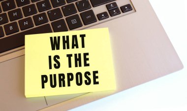 Dizüstü bilgisayarın klavyesindeki 