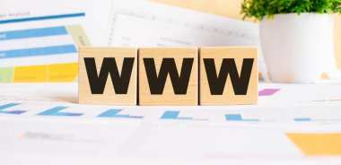 Tahta küplerle ilgili bir kelime. Arka plan bir iş grafikleri. Finans kavramı